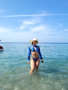 JulietaReyess Vacations 🌴🌊🌸  5টি ছবি