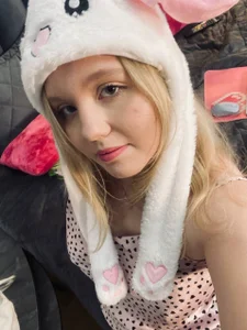 EmilyEvanseの💗🤍💗の 2枚の写真