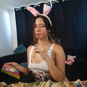 lovely_kitt Stained with art… and a touch of mischief 😇🎨 Bilde 2