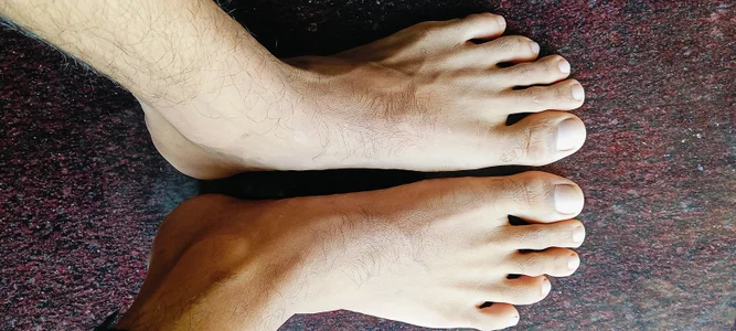 skinnyyyyyyyyy Feet ( for foot lovers❤️🥰) Gambar