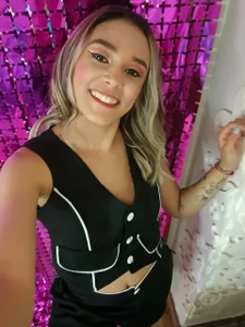 TaraaHot Celebrating my birthday🎉🎁 Pic 3