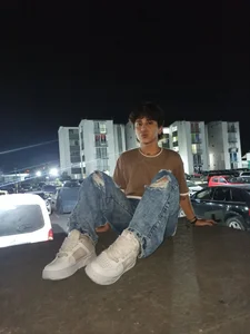 alex_477 (⁠｡⁠•̀⁠ᴗ⁠-⁠)⁠✧ Foto