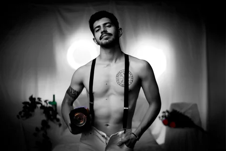 AlejandroStormm Black & White (?) 👀🌹 Foto 2