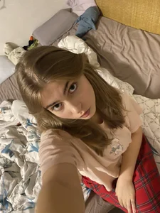 JessicaShelvy Just Chilling 🛏️ Pic