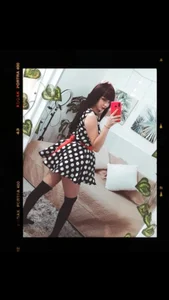 Liza_Sweett Liza enjoying her 90's show Pic