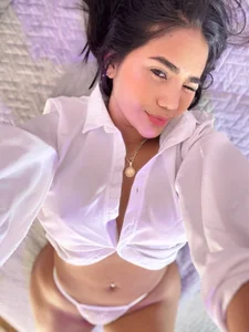 I want you to look at me like you're falling in love for the first time...🥵👅😈🫦💕 de mia_hank  Imagens