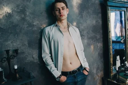 Vinsent_Frantlyy First photos in the studio  2টি ছবি