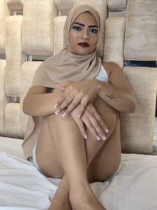 VeronicaFlowers_ Public Pic 9