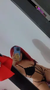 Public de prettyhot_valery  2 Imagens