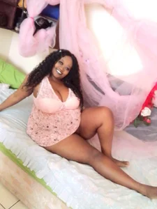 BUSTYDEE Public Pic 3