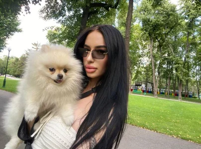 Snow_WhiteeeX with chanel Pic 2