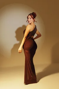 MiaFarrell_ Golden Curve Foto 9