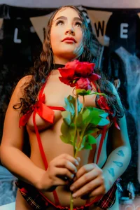 Laced in Secrets🥵 de Emilycute18__  2 Imagens