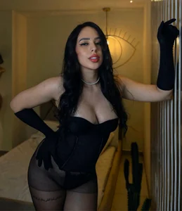 KatieStonne Elegant girl Pic 3