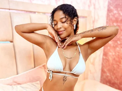 WILD_FIREE_ White looks good! 👻🥵 Pic 3