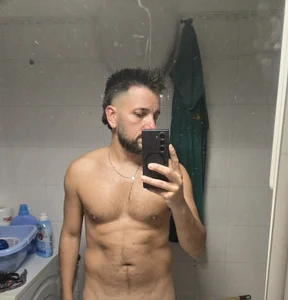 SexyItalian10 Public Pic 3