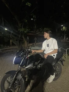 Zdjęcia kevinbigcokc18 Enjoying the night🌫️🌒✨💫:  8