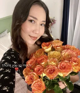 Aimilayne Gentlemen give flowers 🌸 Pic 5