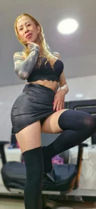 Ladyy_Scarlett Power Heels Pic 3