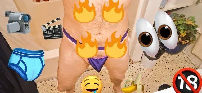 Fuçk i get so hard shown naughty self N wish more realize how sexy af N naughty i👀🩲🤳🤤🍌😋🍑🥴🎥 de ROCKHARDDADDY86  photos