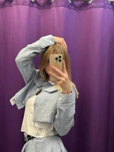 Skinny_girl_ choosing clothes Pic