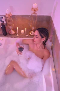 MelissaMoore_ A drink with me Immagine  3