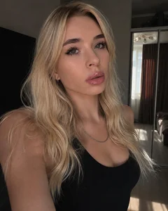 Emily_Hartt Public Billede 6