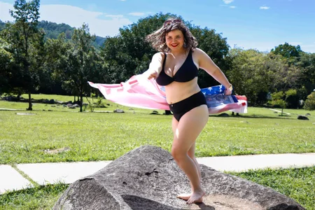 SeleneLuminari8Happy 4th of July... When the sky celebrtaes, so i do.🎇图片 2