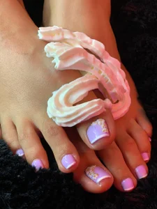 Lia_adamsssDelicious feet 🙈💦🤤 Bild 2