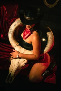 kassia_kim 🎃Boots on, hat on… this cowgirl wants trouble tonight🎃 Hình 2
