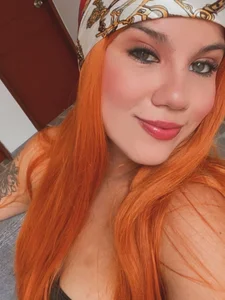MelaniieRoux orangeeeeee 🍊 Pic