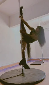 SarahCinnamon- Pole Dance Pic