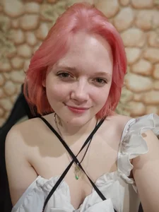 FloraRass The maid) Foto 2