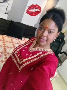 💅❤️‍🩹 de kavya_suri_  3 Imagens