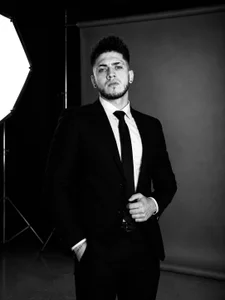 SebastianMaximoff_ Black and white creates a strange dream landscape that color can never -Jack Antonoff Foto 3
