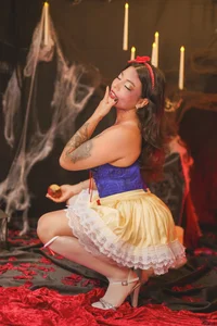 AnnieRouse__ Snow White after the Fairytale 🌹🍎 Poză