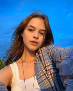 KarinBates Public Pic 4