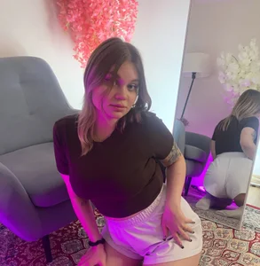 AdeleBaile: Public ( 6 фото)