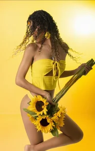 AnneteLynch Just like these flowers, your presence illuminates every corner of my heart. Bilde 3