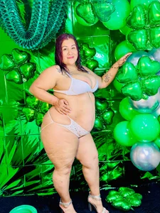 ScarlettSexRx 💚🍀✨ Green looks good on me… but it looks even better when you’re watching. 😏🔥 Foto 4