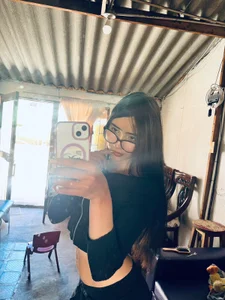 rachel_rusoHow do I look with glasses?💜图片 3