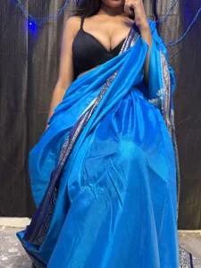 Aditi-Saxena Public Hình 2
