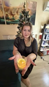 NikaSkylinkI'm getting ready for Christmas图片 3