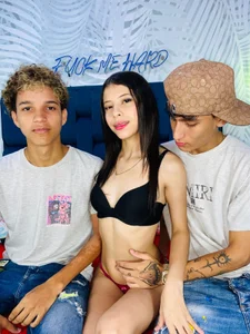 Only3Trio Public Foto 5