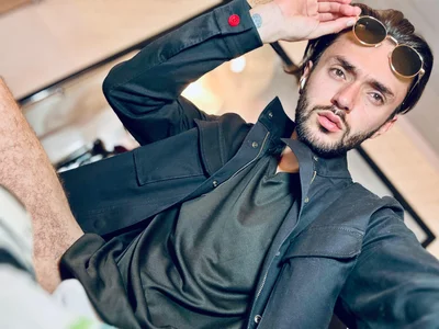 jakemagnus Brains, buns & bad intentions 🖤👓🍑 Pic 2