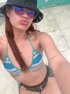 Emerald_Sparkles_ You like to see me in bikini 👙🥵 Pic