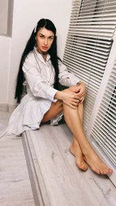 AriannaCruise Lady in White Bilde 9