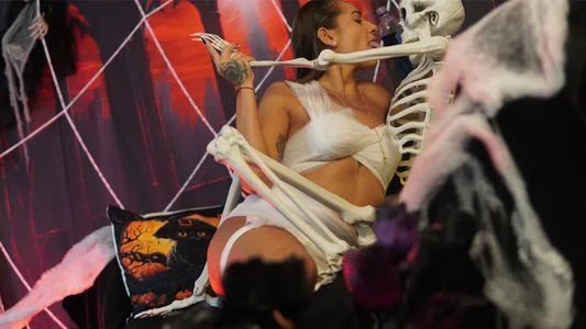 PlayfulShow Trick or lick ?! 🎃 Pic 4