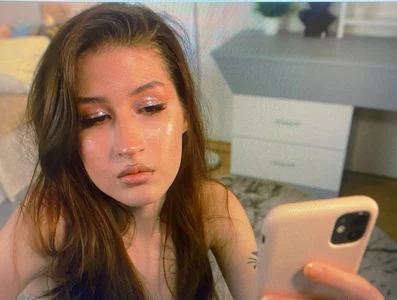 Sarah_rude Public Immagine  9