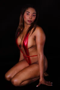 cataleya_ebony_ Red with lust❤️🔥  5টি ছবি